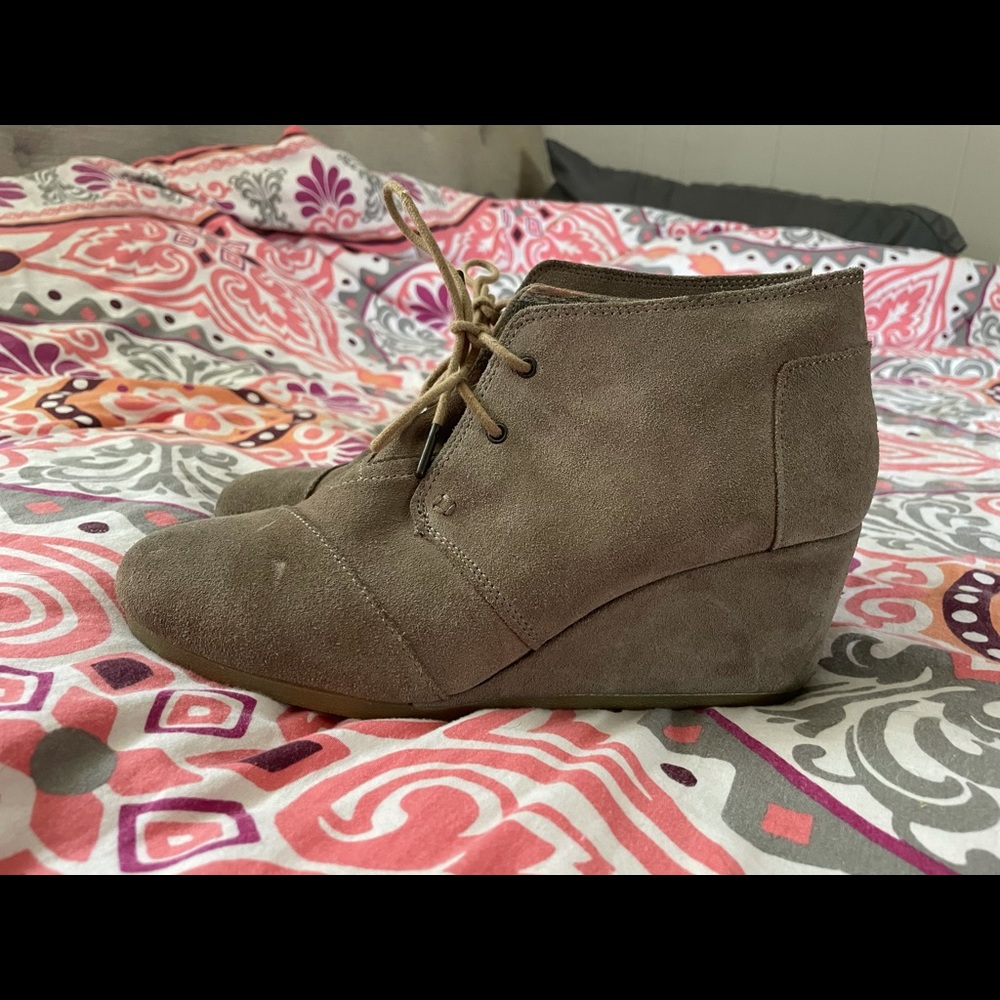TOMS Tan Wedge Booty Women’s Size 12